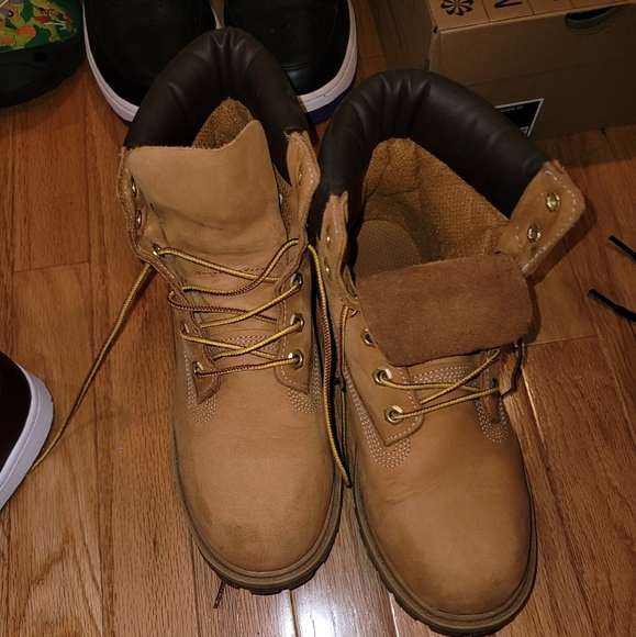Traditional Wheat Timberland Boots - Youth Size: 6.5 - Picture 4 of 8